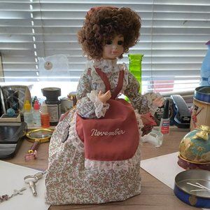 Miss November brinn vintage 1986 musicical doll